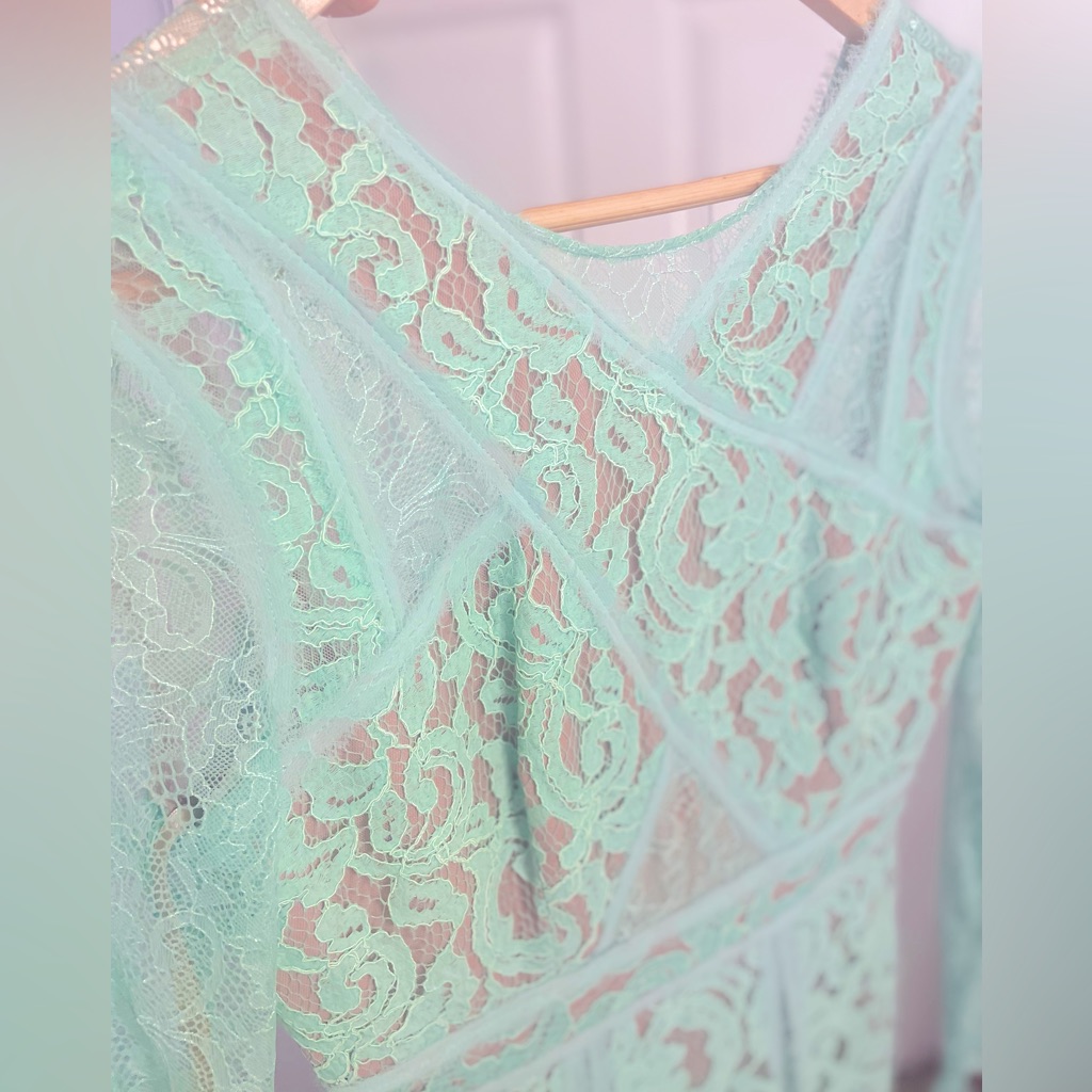 Authentic Bcbgmaxazria Mint Green Knee Length Dress